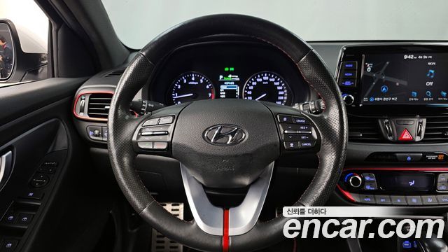 Hyundai i30 2018 — photo 19