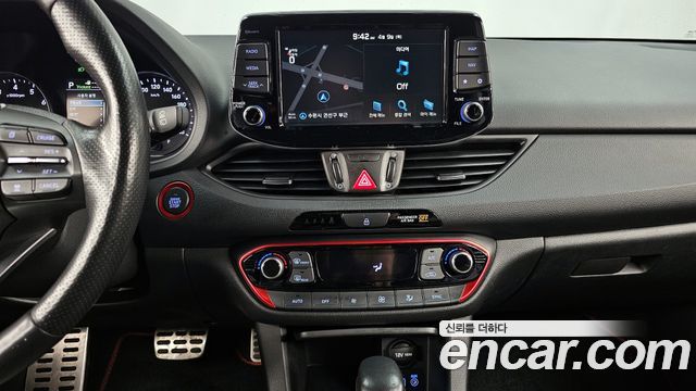 Hyundai i30 2018 — photo 22