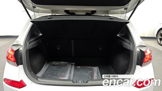 Hyundai i30 2018 — photo 26