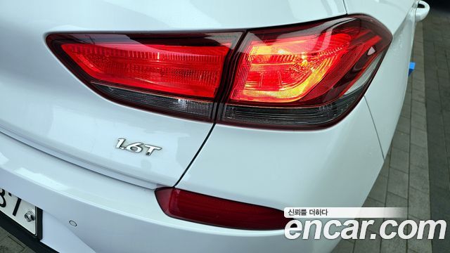 Hyundai i30 2018 — photo 9