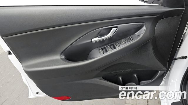 Hyundai i30 2018 — photo 14