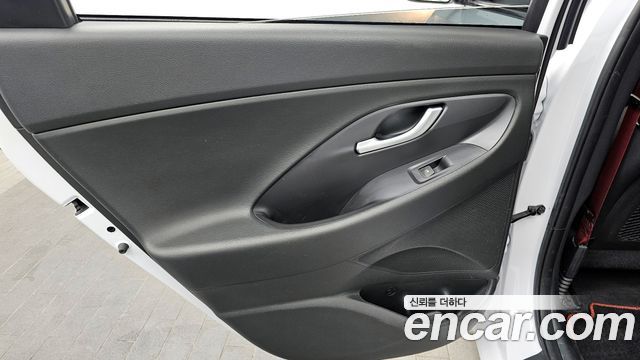 Hyundai i30 2018 — photo 15