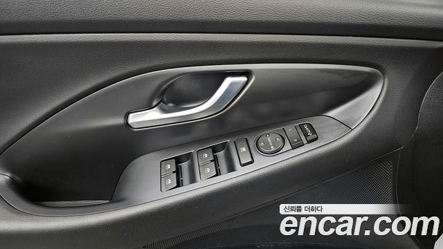 Hyundai i30 2018 — photo 16