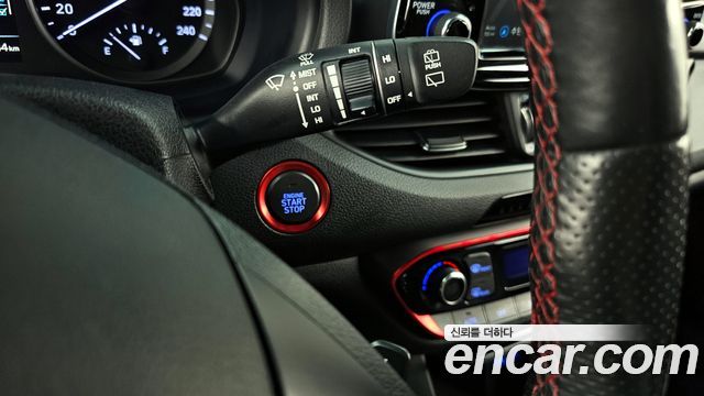 Hyundai i30 2018 — photo 28