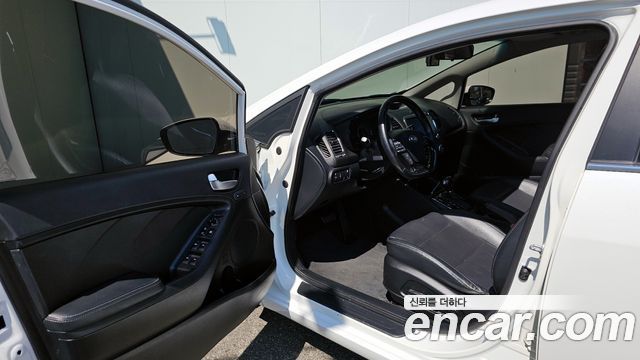 Kia K3 2016 — photo 10
