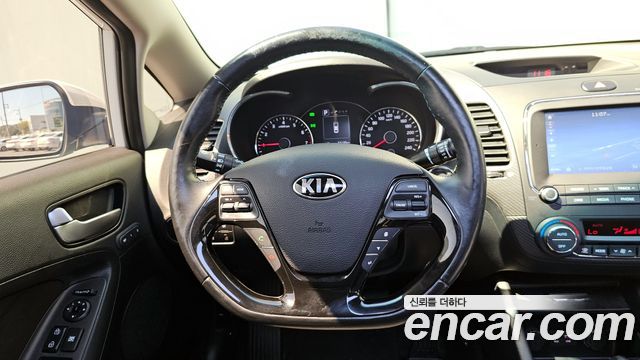 Kia K3 2016 — photo 12