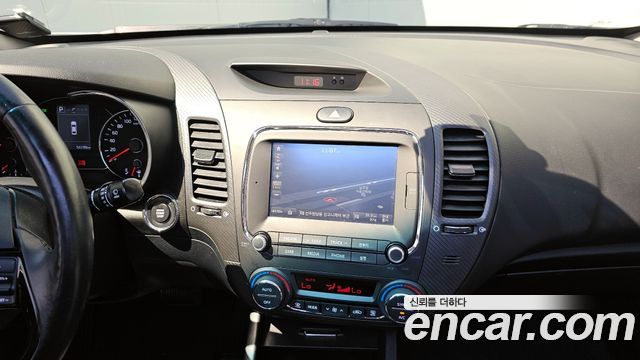 Kia K3 2016 — photo 15