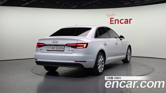 Audi A4 2018 — photo 2