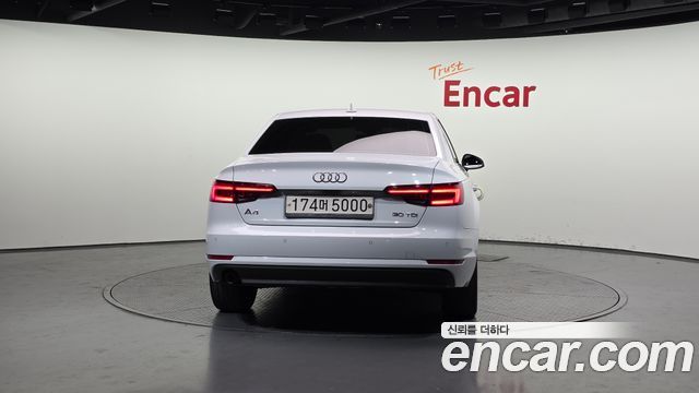 Audi A4 2018 — photo 4