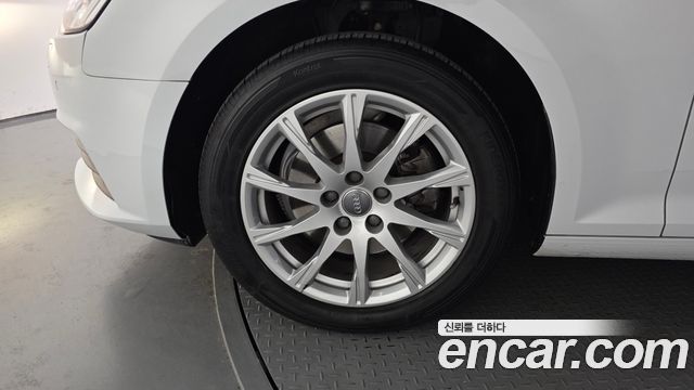 Audi A4 2018 — photo 5