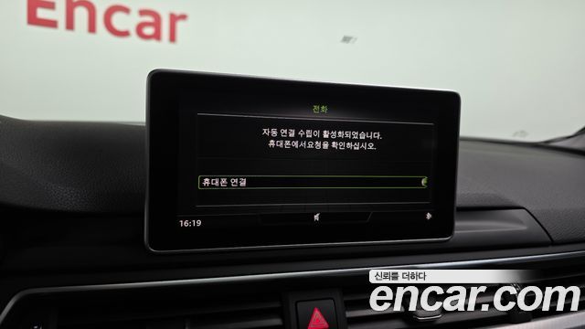 Audi A4 2018 — photo 16