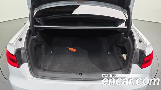 Audi A4 2018 — photo 20