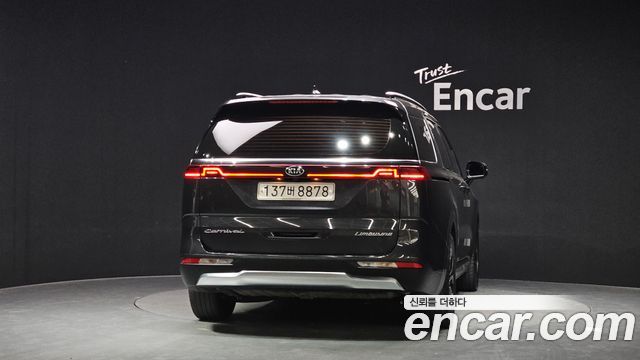 Kia Canival 2021 — photo 4