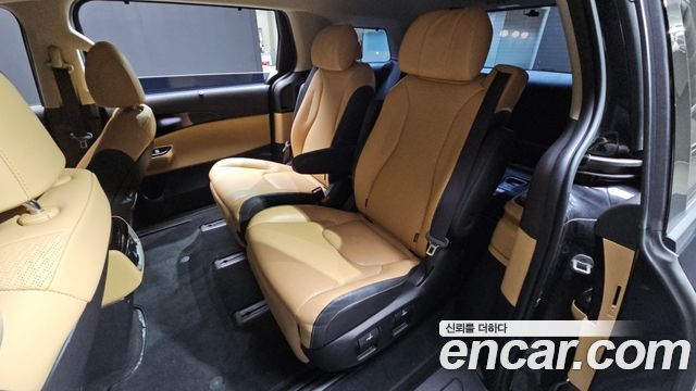 Kia Canival 2021 — photo 17