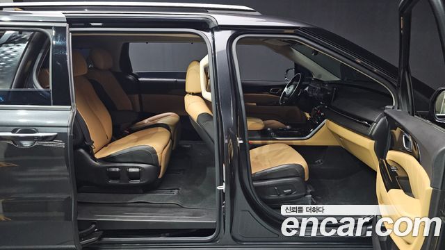 Kia Canival 2021 — photo 16