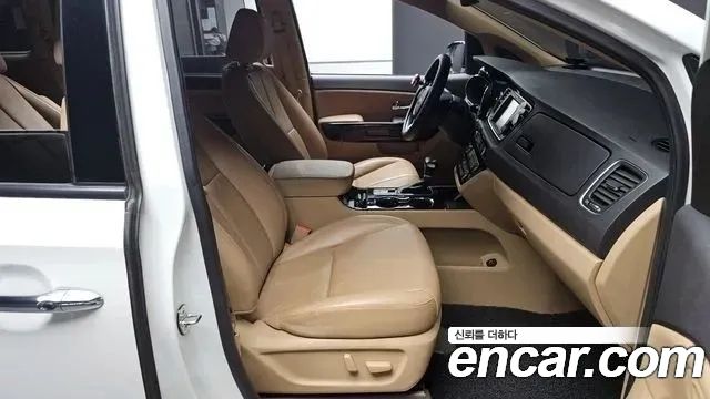 Kia Canival 2019 — photo 10