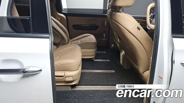 Kia Canival 2019 — photo 11