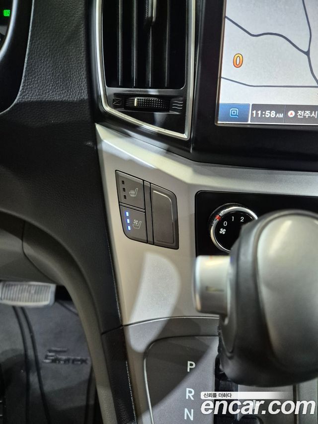 Hyundai Starex 2019 — photo 10