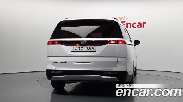 Kia Canival 2021 — photo 4
