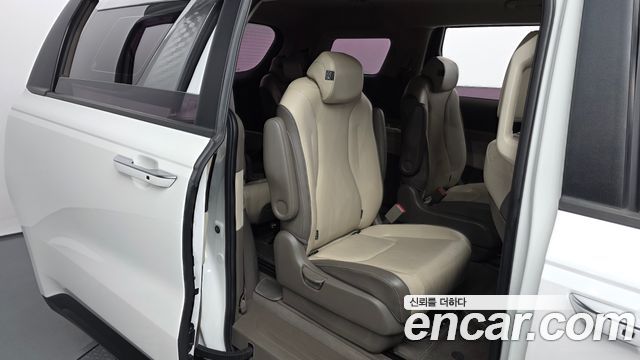 Kia Canival 2021 — photo 18