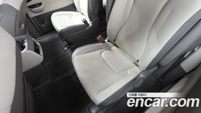 Kia Canival 2021 — photo 15
