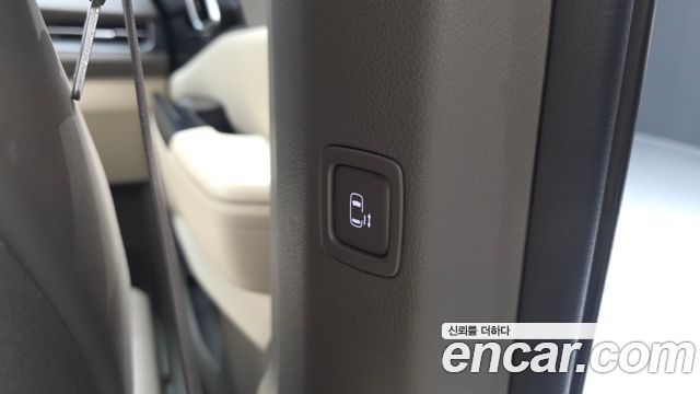 Kia Canival 2021 — photo 32