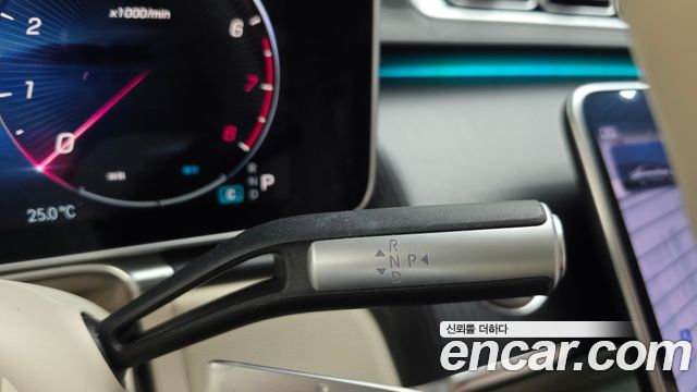 Mercedes-Benz S-Class 2023 — photo 9