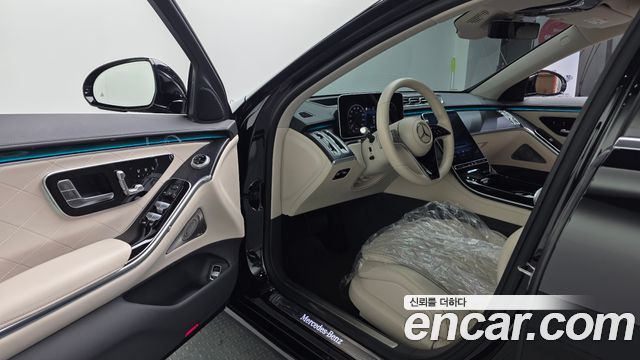 Mercedes-Benz S-Class 2023 — photo 10