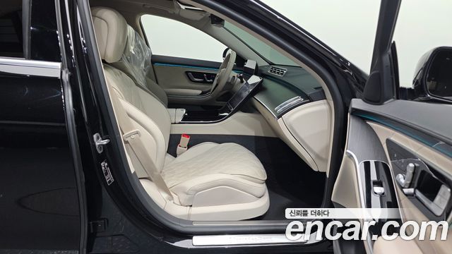 Mercedes-Benz S-Class 2023 — photo 11