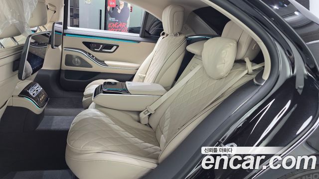 Mercedes-Benz S-Class 2023 — photo 12
