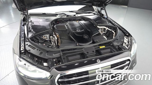 Mercedes-Benz S-Class 2023 — photo 6
