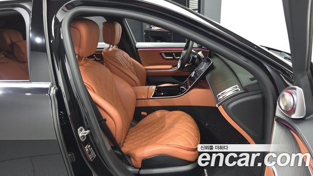 Mercedes-Benz S-Class 2023 — photo 17
