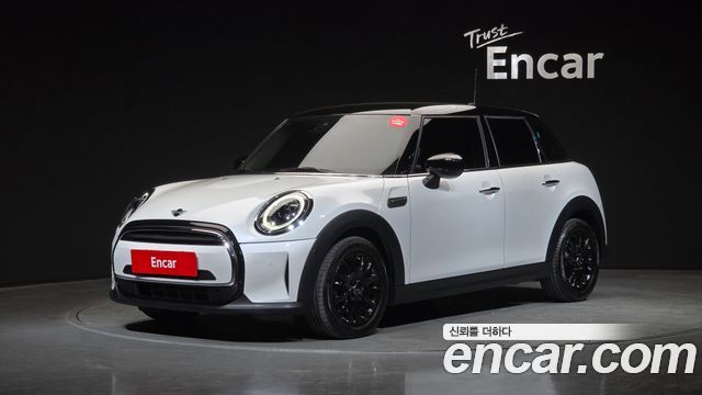 Mini Cooper 2024 — photo 1