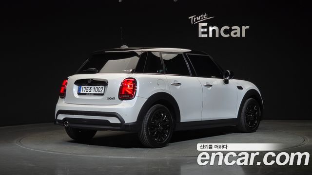 Mini Cooper 2024 — photo 2