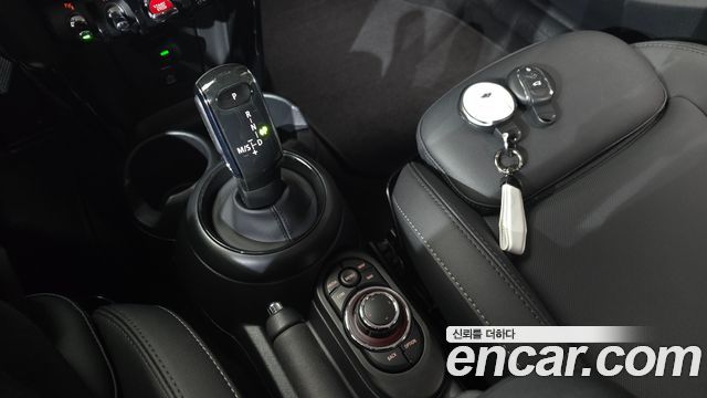 Mini Cooper 2024 — photo 9