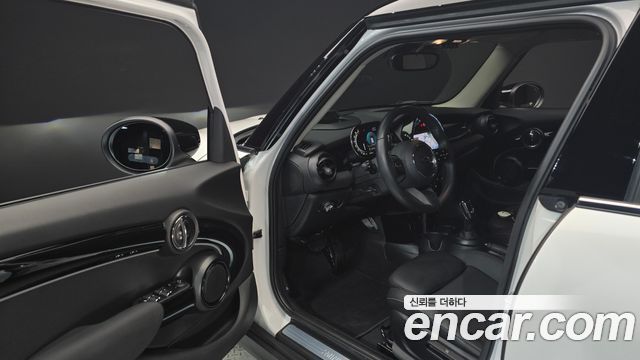Mini Cooper 2024 — photo 10