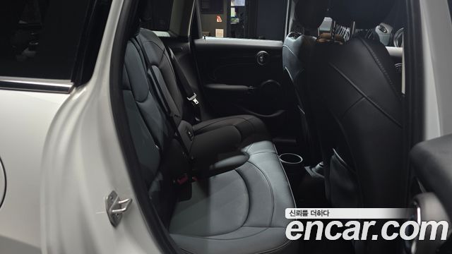 Mini Cooper 2024 — photo 12