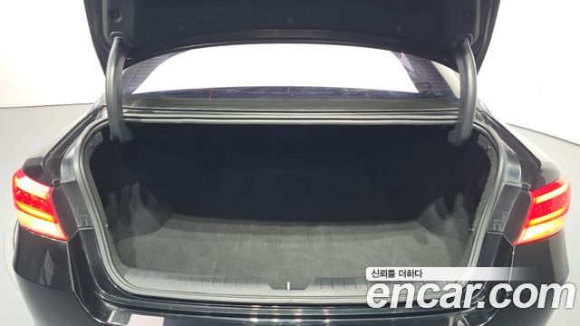 Kia K5 2017 — photo 24