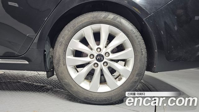Kia K5 2017 — photo 7
