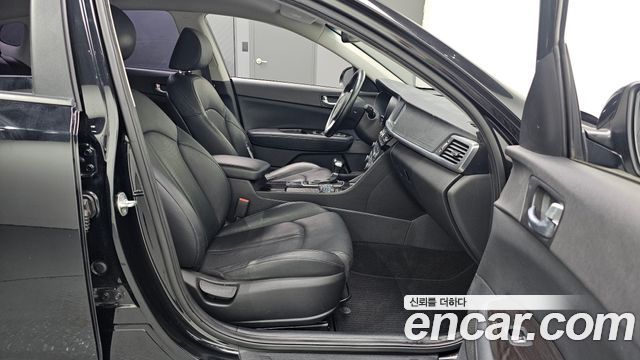 Kia K5 2017 — photo 16