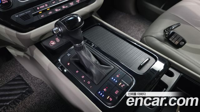 Kia Canival 2016 — photo 9