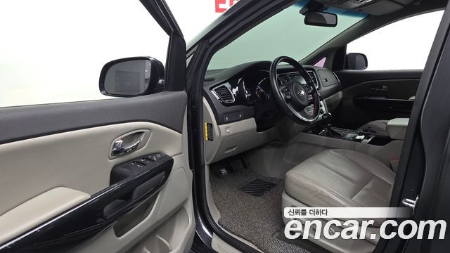 Kia Canival 2016 — photo 10