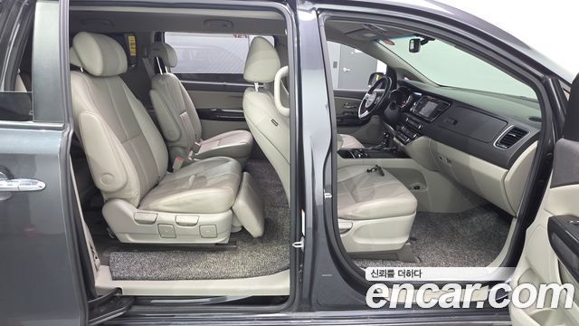 Kia Canival 2016 — photo 11