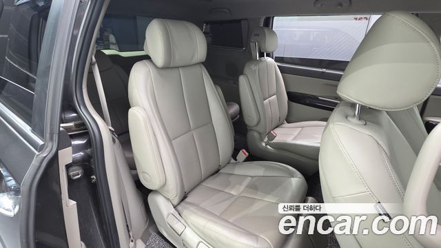 Kia Canival 2016 — photo 12