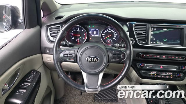 Kia Canival 2016 — photo 14