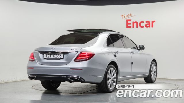 Mercedes-Benz E-Class 2017 — photo 2