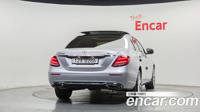 Mercedes-Benz E-Class 2017 — photo 4