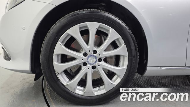 Mercedes-Benz E-Class 2017 — photo 5