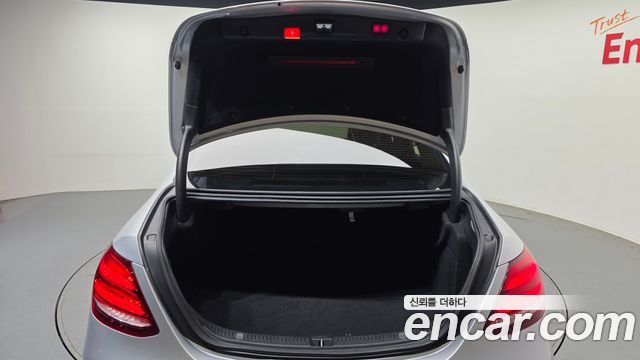 Mercedes-Benz E-Class 2017 — photo 20
