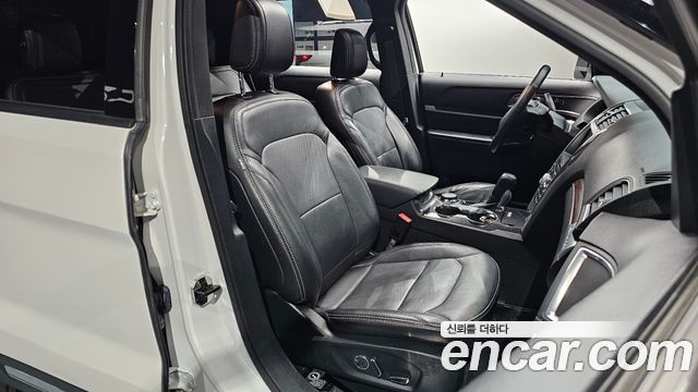 Ford Explorer 2018 — photo 17